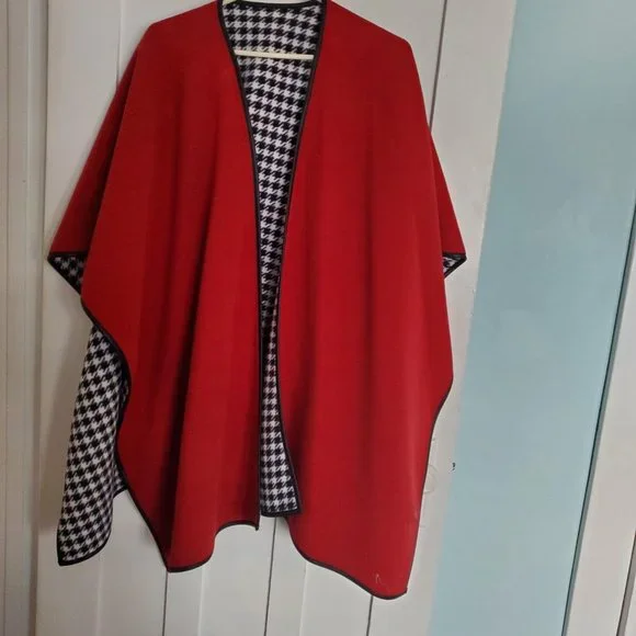 Reversable Cape - Picture 2 of 4